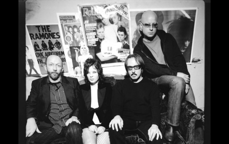 La producción del material corre a cargo de Garbage, con la colaboración del ingeniero Billy Bush.  /