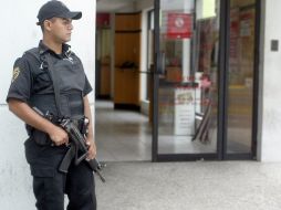 Al ser investigados en la División de Robo a Bancos de la PGJE, se detectó  que participaron en dos delitos similares. ARCHIVO  /