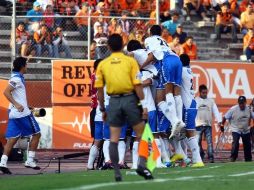Jugadores celebrando el gol que les dÍo la victoria. MEXSPORT  /