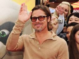 Brad Pitt busca recaudar fondos para dar casa a los miles de desplazados por el huracán Katrina. ARCHIVO  /