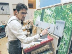 Iñaki Beorlegui en su estudio, en la colonia Americana, en Guadalajara.  /