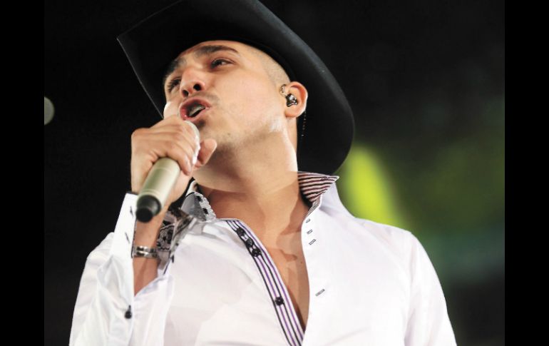 Espinoza Paz causó revuelo en su presentación. EL UNIVERSAL  /