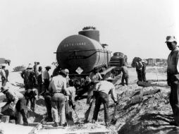 Braceros registrándose en la capital mexicana para partir a EU (1942). ESPECIAL  /