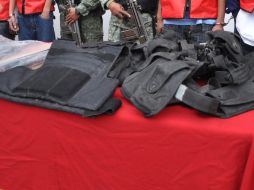 Se asegura un arma larga, 11 celulares y un vehículo, entre otros objetos. NTX  /