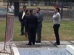 La directiva del equipo visitó al equipo para darle la noticia.  /