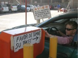 Las mujeres inglesas rompieron el estereotipo machista, demostrando estacionarse mejor que sus contrapartes masculinos. ARCHIVO  /