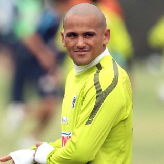 Suazo no se va de Monterrey