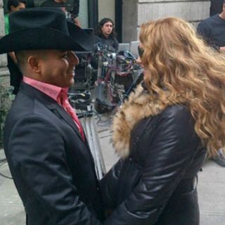 Espinoza Paz acompaña a Paulina Rubio en su nuevo video
