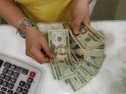 Casas de cambio de la capital regia fueron los que ubicaron el precio más elevado a la venta del dólar, de 13.35 pesos.  /