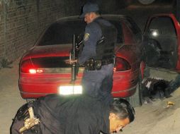 Las víctimas se encontraban tiradas a un costado de un auto Monte Carlos en color rojo.  /