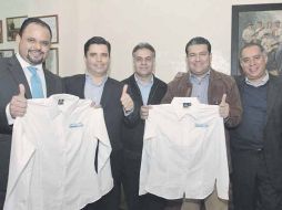 César Madrigal (segundo de izquierda a derecha), confirmó ayer que junto con su equipo, apoyará la campaña de Fernando Guzmán.  /