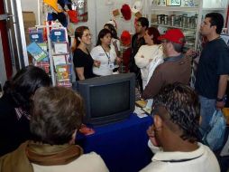 Con la llegada de la tecnología digital los hogares mexicanos le siguen la pista a las series más sencillamente.  /