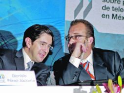 Dionisio Pérez-Jácome y  Mony de Swaan durante la presentación del estudio de la OCDE. EL UNIVERSAL  /