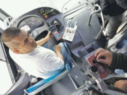 El nuevo sistema en las unidades evitará que los choferes se salgan de sus rutas.  /