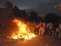 Miembros senegaleses de la oposición participan en los disturbios que siguieron a una protesta. EFE  /