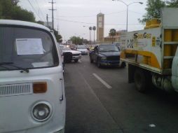 La zona habitacional que rodea este salón de eventos también se ha visto afectada por el trafico vehicular.  /