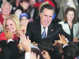 Mitt Romney festeja con sus seguidores y su familia, luego de enterarse de los resultados en Florida. REUTERS  /