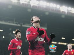 Aunque se ve que no está en su mejor forma, Javier Hernández abrió el marcador del Manchester, al anotar por la vía penal. AP  /