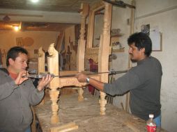 La silla será en un tono caoba claro, con grabados florentinos y figuras en relieve de la flor de lis. EL UNIVERSAL  /