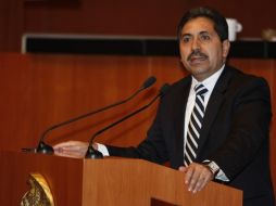 El senador panista menciona que al precandidato del PRI 'se le esta cayendo la fachada a pedazos'. ESPECIAL  /