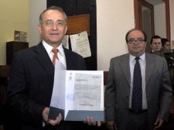 Víctor Manuel González Romero fue el encargado de hacer la entrega del informe. ESPECIAL  /