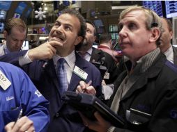 Wall Street esperó durante toda la sesión que Facebook  presentara la documentación para su entrada en bolsa (IPO). ARCHIVO  /