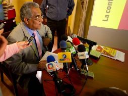 El diputado  local, Raúl Vargas López presenta su contra informe en su oficina en el Congreso del Estado.  /