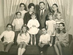 Imagen de archivo de Sofía y Eduardo con sus 10 hijos.  /