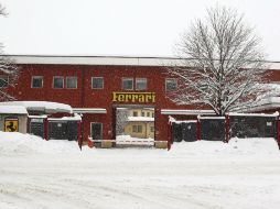 La nieve cubre los alrededores de la sede de Ferrari en Maranello. EFE  /