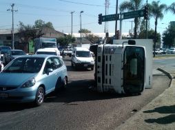 Se registró carga vehicular sobre avenida Vallarta y Avenida Central, en ambos sentidos.  /
