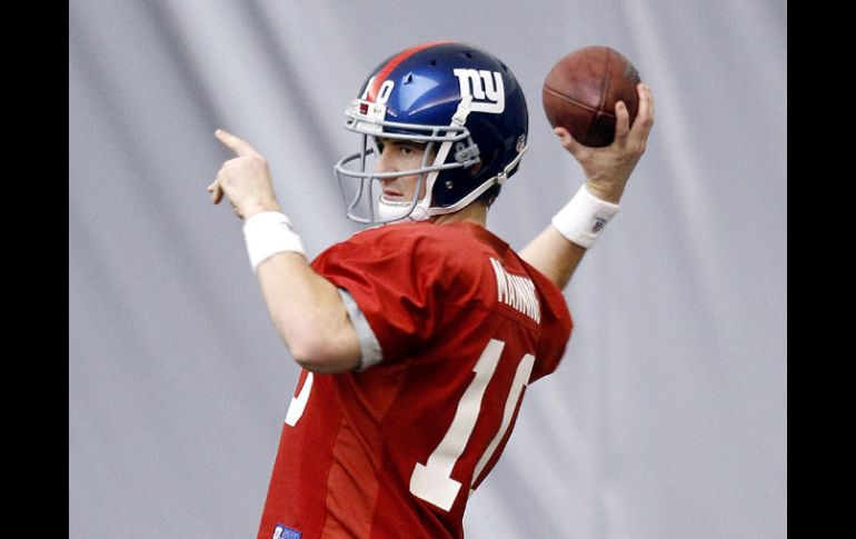 Eli Manning espera repetir la victoria sore los Patriotas en el Super Bowl. AP  /