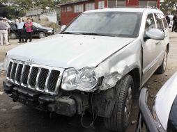 Este es el vehículo en el que viajaba Miguel Ángel Yunes Márquez y que fue atacado. EL UNIVERSAL  /