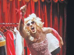 Copatzin Borbón, caracterizado en ''Valentina y Valentona''.  /