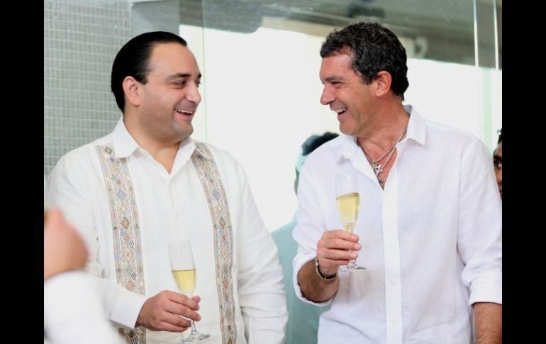 Antonio Banderas con el gobernador de Quintana Roo, Roberto Borge. EFE  /
