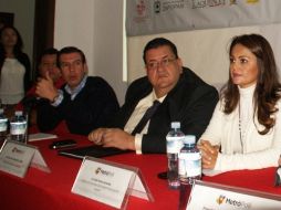 En rueda de prensa, Miguel Castro (izq), Francisco Ayón y Karla Torres en la reunión de hoy.  /