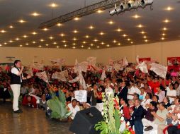 Ante simpatizantes del PRI, les agradeció su apoyo.  /