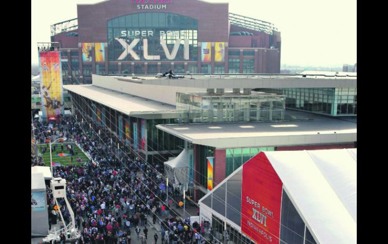 El Centro de Indianápolis fue tomado por miles de fanáticos de la NFL que disfrutan de varias actividades. REUTERS  /
