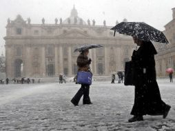 Viganó denunció en la cartas, robos en las villas pontificias, facturas falsas, incumplimientos y difamación en su contra. EFE  /