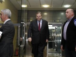 El ministro de Finanzas, Evangelos Venizelos (centro), alerta que su paciencia se está acabando. REUTERS  /
