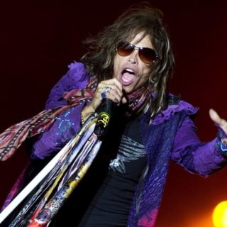 Steven Tyler se defiende tras cantar mal  himno de EU