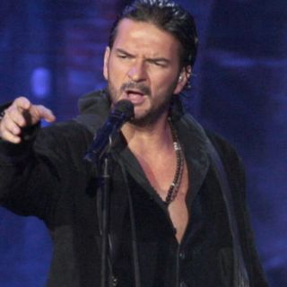 Llena Arjona auditorio en Querétaro