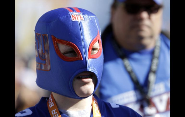Los aficonados de Gigantes van poco a poco llegando al Lucas Oil Field. AP  /