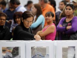 Seguidores del PAN votan hoy para elegir a su candidato a la Presidencia de la República. EFE  /