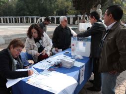 Seegún información aportada por el PAN, hombres armados pretendieron robarse las casillas. NTX  /