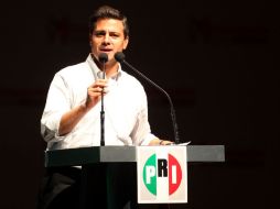 El candidato virtual del PRI, Enrique Peña Nieto pidió a los funcionarios públicos se apeguen a la ley.  /