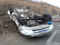 Al llegar, los rescatistas encontraron una camioneta Voyager blanca cuyos pasajeros requirieron auxilio.  /