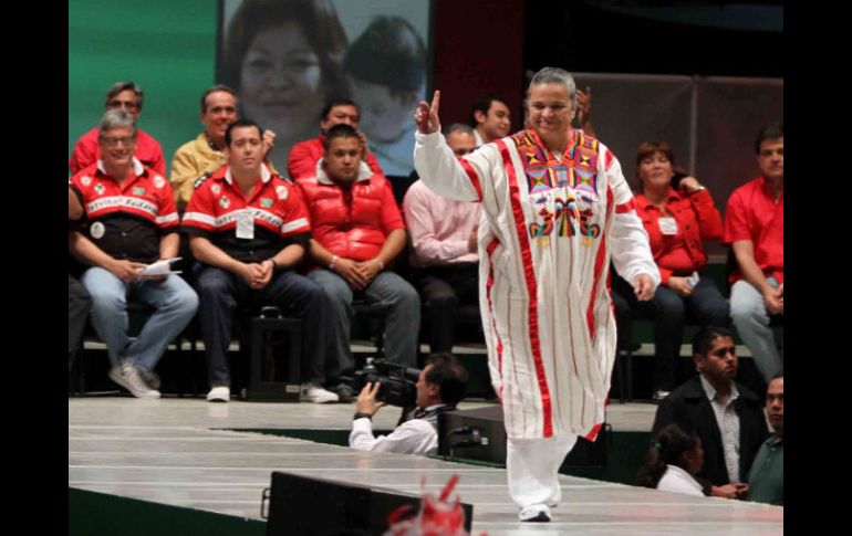 Cientos de militantes priistas se reunieron en el Palacio de los Deportes para apoyar candidatura de Beatriz Paredes. NTX  /