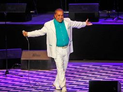 'El Divo de Juárez' hizo cantar y bailar al enfervorizado público de Iquique.  /