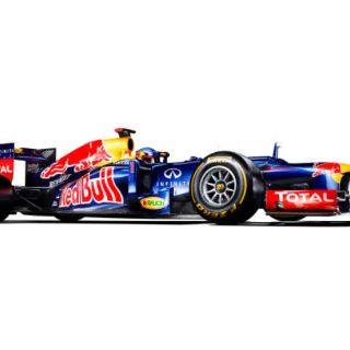 Vettel y Webber presentan el Red Bull RB8