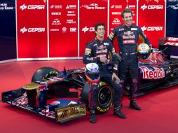 Los pilotos Daniel Ricciardo (i) y Jean-Eric Vergne, durante la presentación. EFE  /